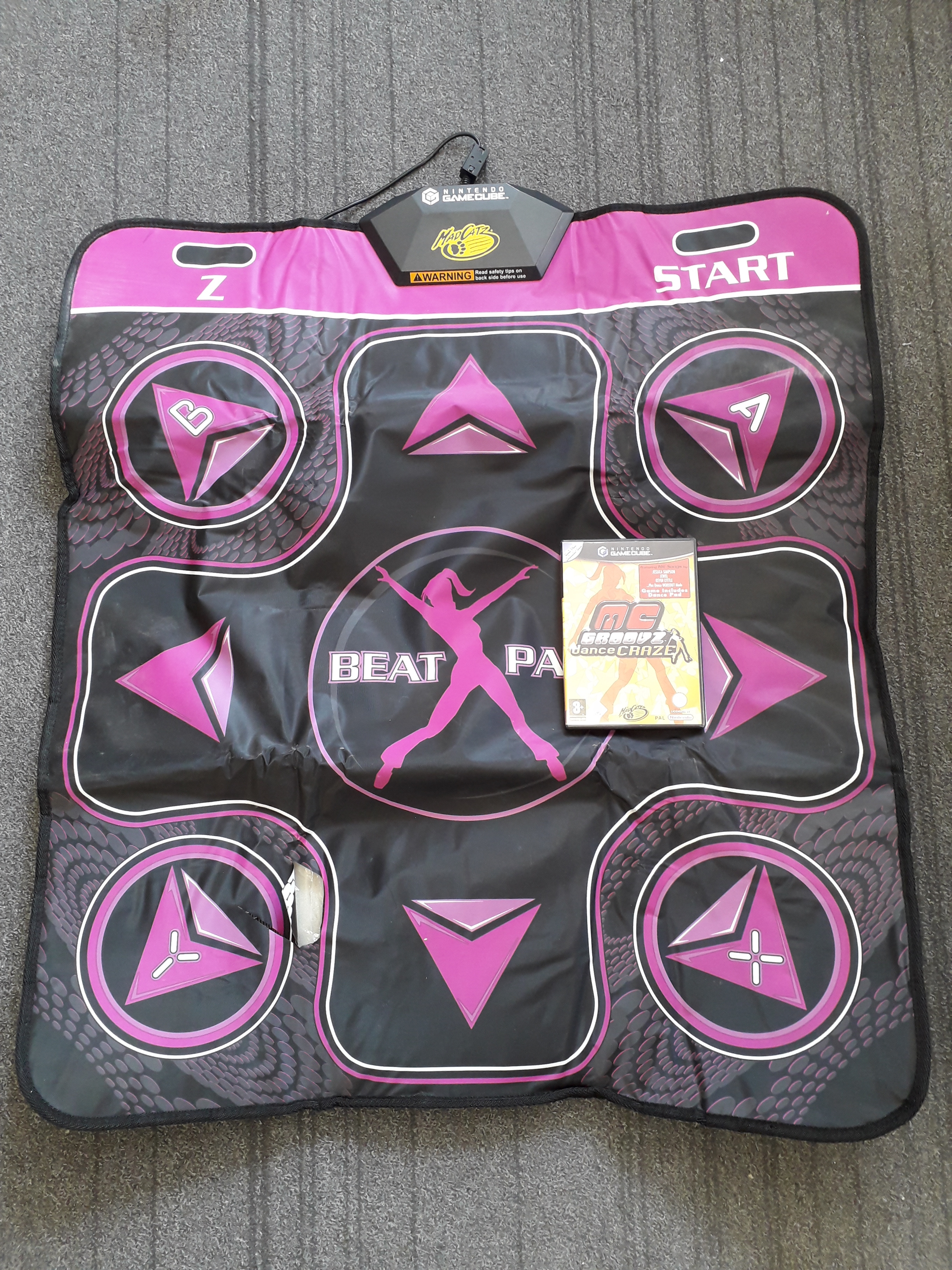 Foto van MC Groovz Dance Craze and Mad Catz Beat Pad